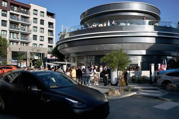 Review: To Live and Dine at the Tesla Diner in L.A.